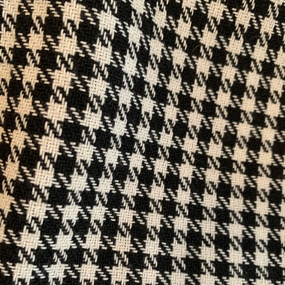 NWT Stunning Houndstooth skirt with buttons - Black and White - Picture 2 of 8